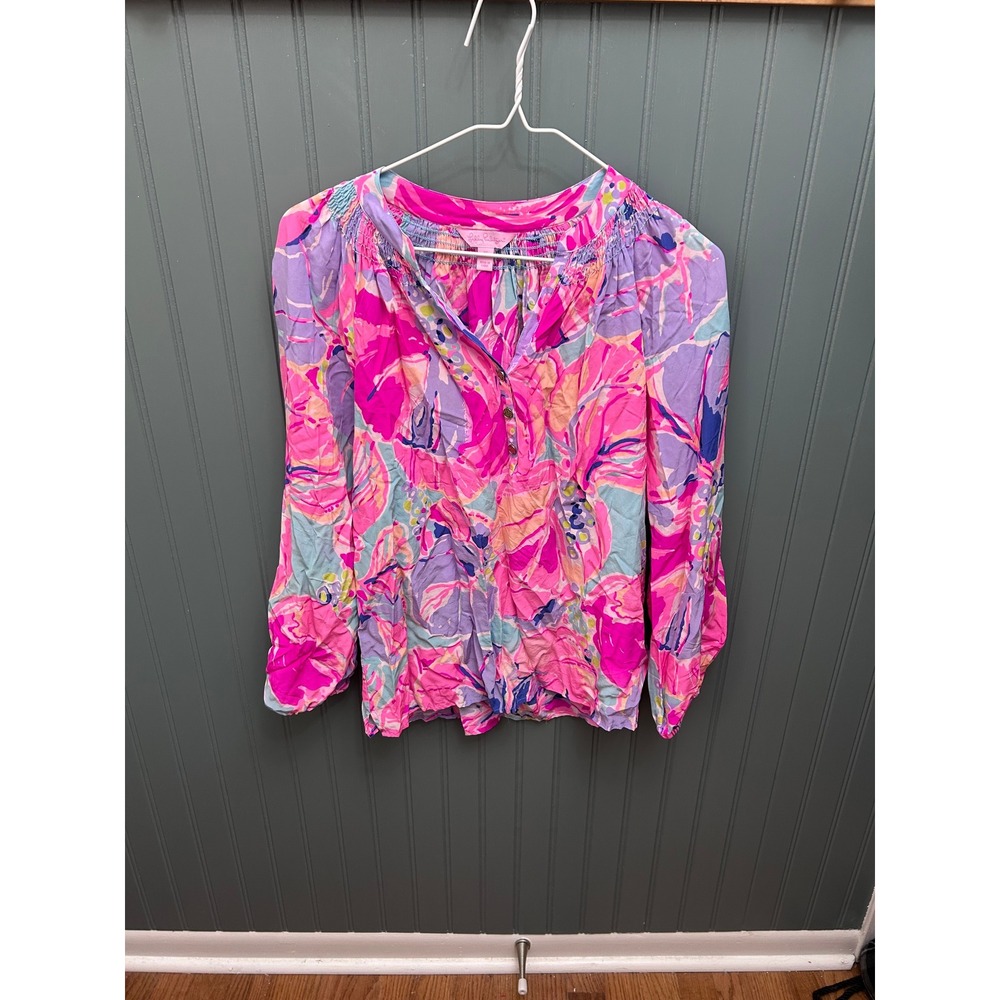 Lilly Pulitzer Silk V-Neck Smocked Blouse XS Pink Floral Button Up Long Sleeve